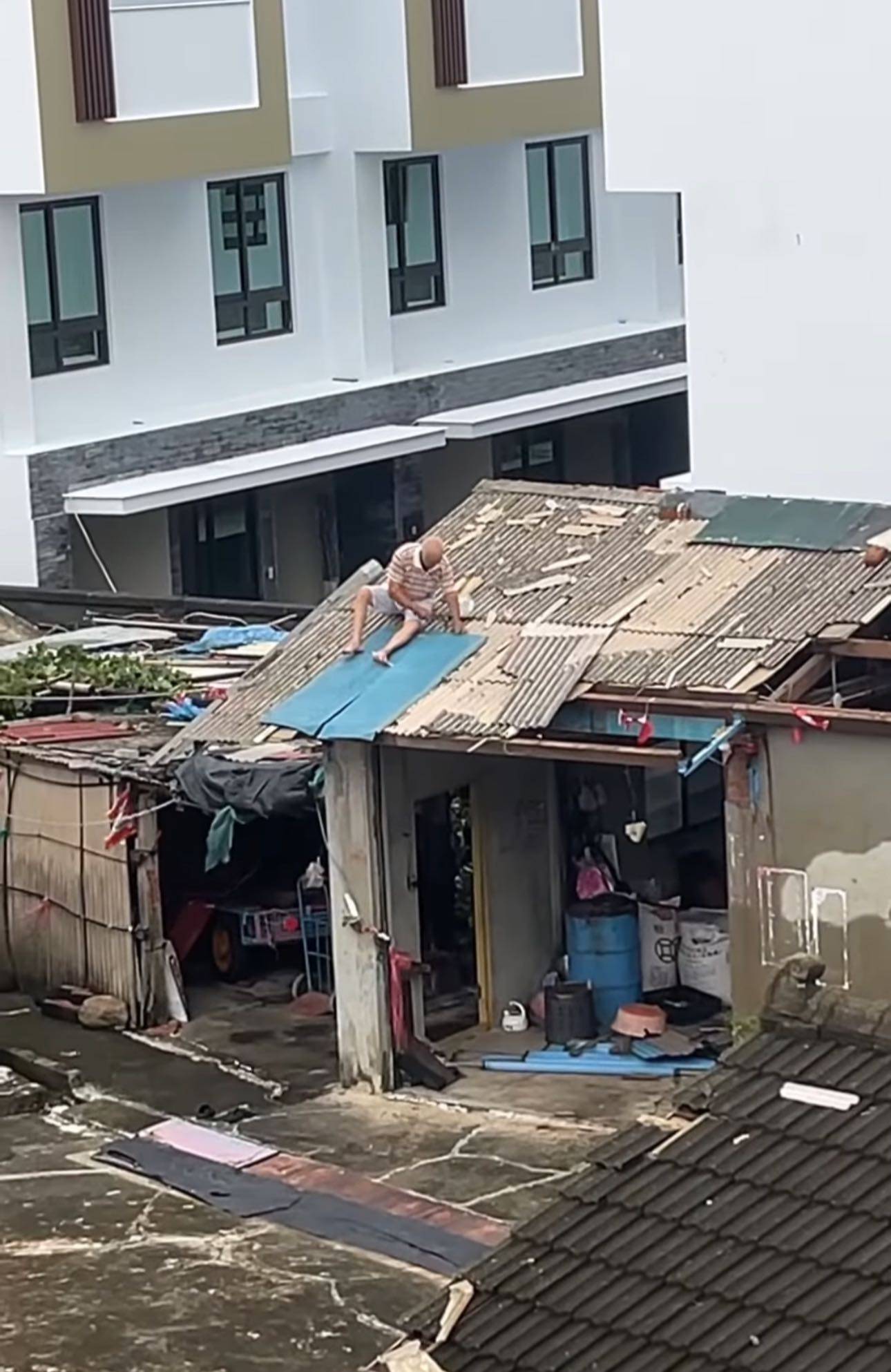 [討論] 災民：我不敢爬屋頂 賴清德：自己爬啦