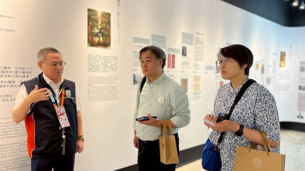 圖2：JMLA成員參訪臺大醫院醫學人文博物館