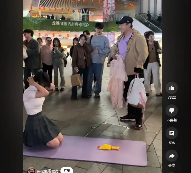 圖 單手做11下伏地挺身的短裙陸妹你ok嗎?