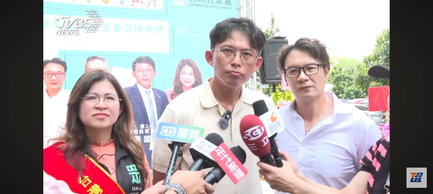 [討論] 黃國昌今日爽朗中分帥照